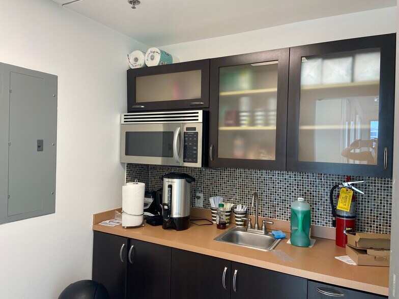 More Photos Of 20900 NE 30th Ave, Aventura Office Residential For Lease