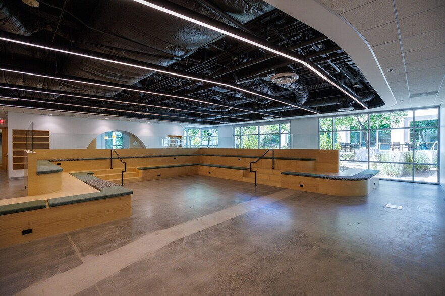 More Photos Of 2380 Conejo Spectrum St, Thousand Oaks Office For Sale