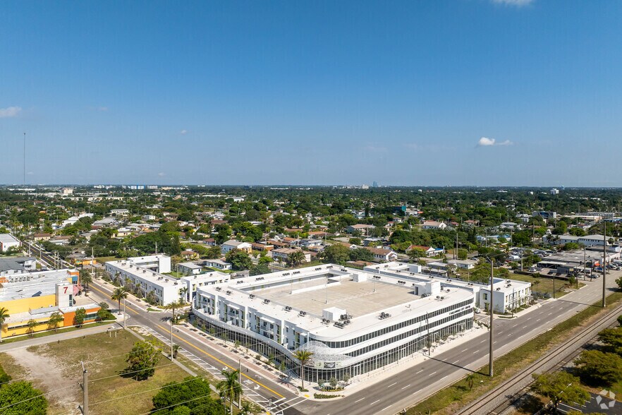 More Photos Of 500 N Dixie Hwy, Hallandale Beach Medical For Lease