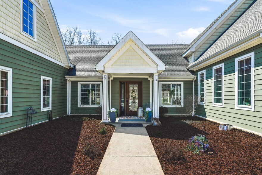 More Photos Of 690 Main St, Vintondale Loft Creative Space For Sale