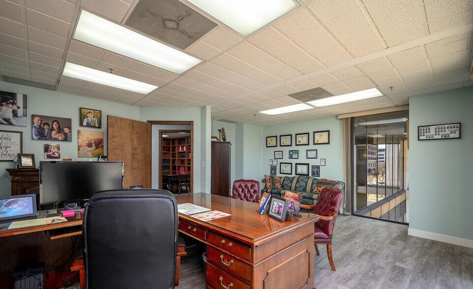 More Photos Of 456 Fulton St, Peoria Office For Sale