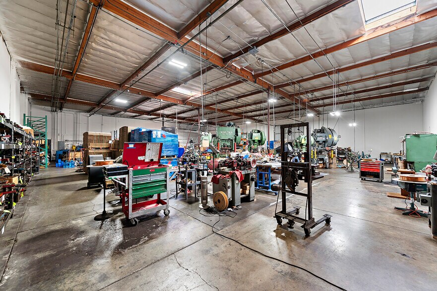 More Photos Of 207 E Alton Ave, Santa Ana Manufacturing For Lease