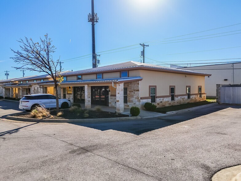 More Photos Of 3001 Joe Dimaggio Blvd, Round Rock Office For Sale
