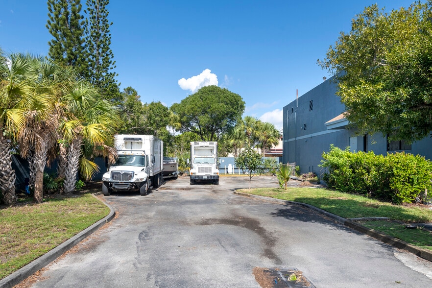 More Photos Of 6575 Nova Dr, Fort Lauderdale Warehouse For Sale