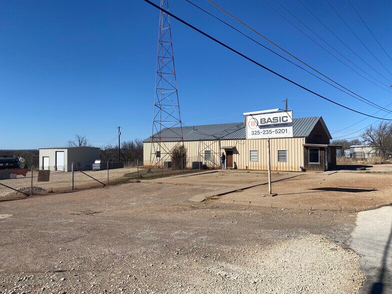 More Photos Of 2306 E Broadway St, Sweetwater Truck Terminal For Lease