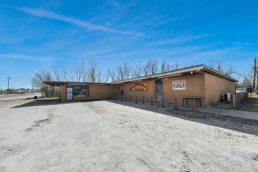 More Photos Of 1734 Allen Genoa Rd, Houston Freestanding For Sale