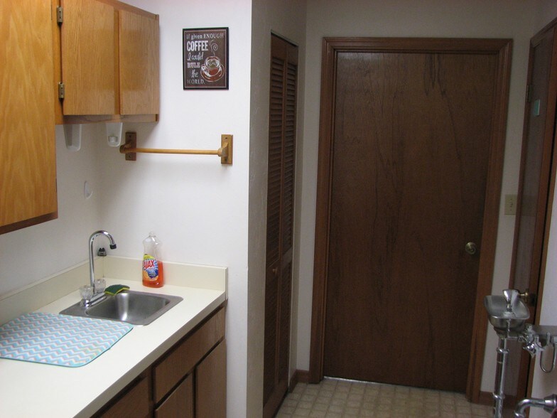 More Photos Of 3221 NW 13th St, Gainesville Office For Sale