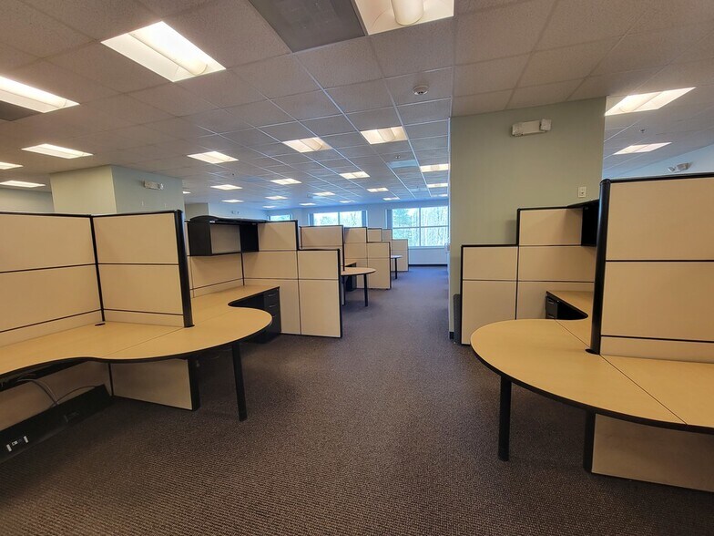 More Photos Of 302 Weymouth St, Rockland Office For Lease