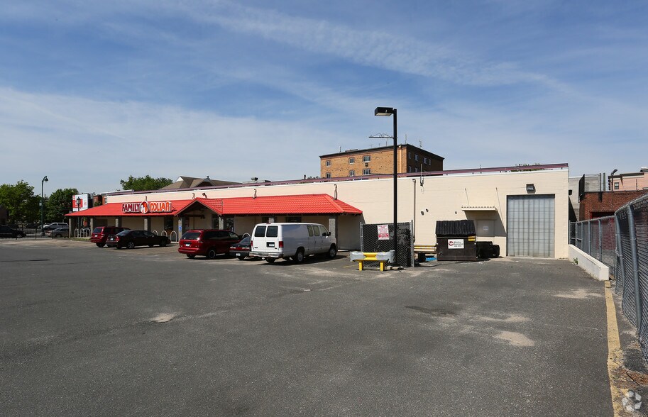 More Photos Of 426 Park St, Hartford Freestanding For Sale