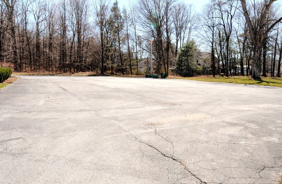 More Photos Of 10 Boice Rd, Hyde Park Medical For Lease