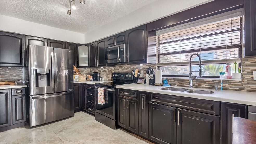 More Photos Of 505-513 S Ocean Dr, Hollywood Apartments For Sale