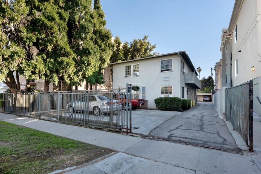 Primary Photo Of 14622 Sylvan St, Van Nuys Apartments For Sale