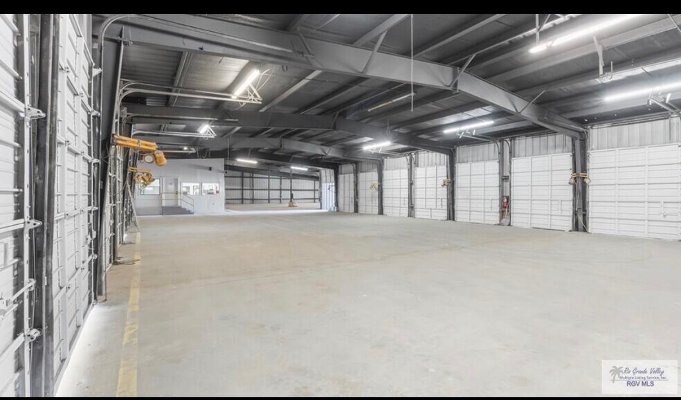 More Photos Of 1605 Military Rd, Brownsville Distribution For Lease