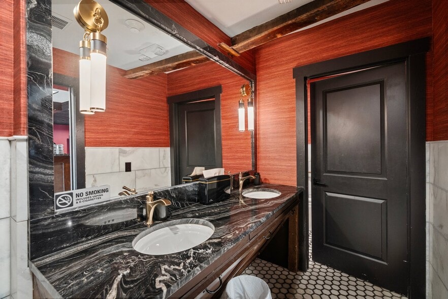 More Photos Of 110 W Main St, Waxahachie Theater Concert Hall For Lease