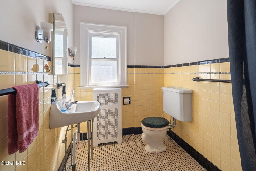 More Photos Of 1214 Union St, Schenectady Medical For Sale