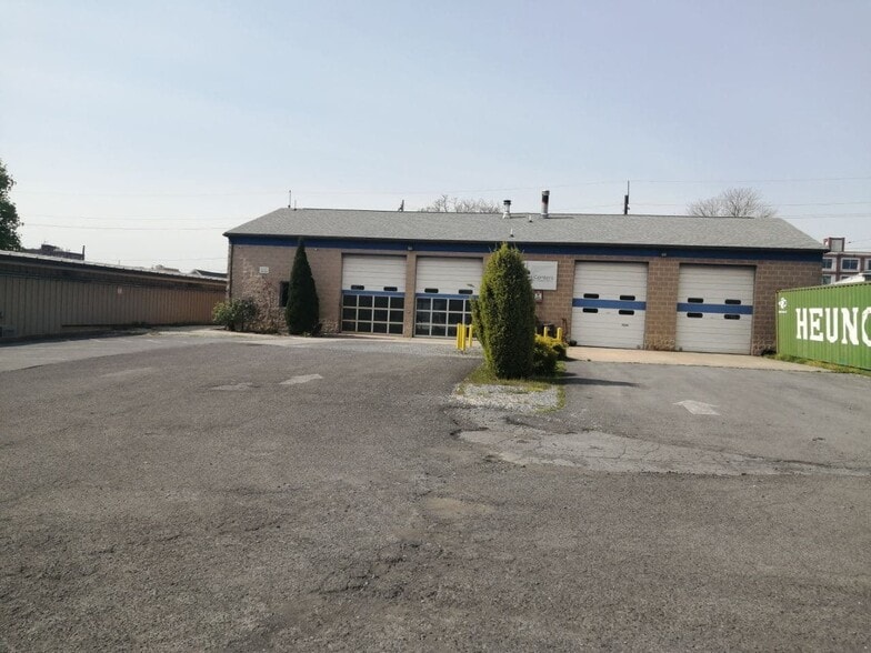 More Photos Of 120 Church St, Hagerstown Auto Repair For Sale