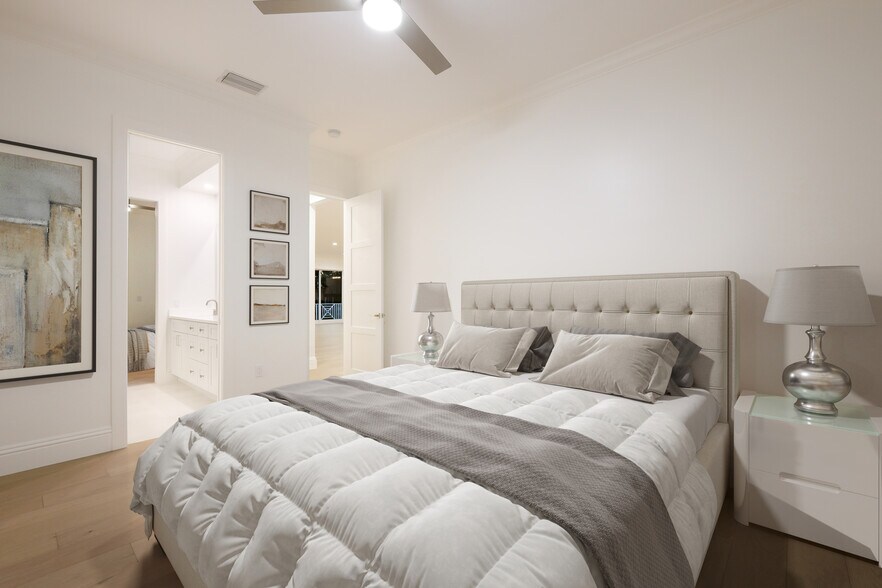 More Photos Of 1718 Bay St, Sarasota Specialty For Sale