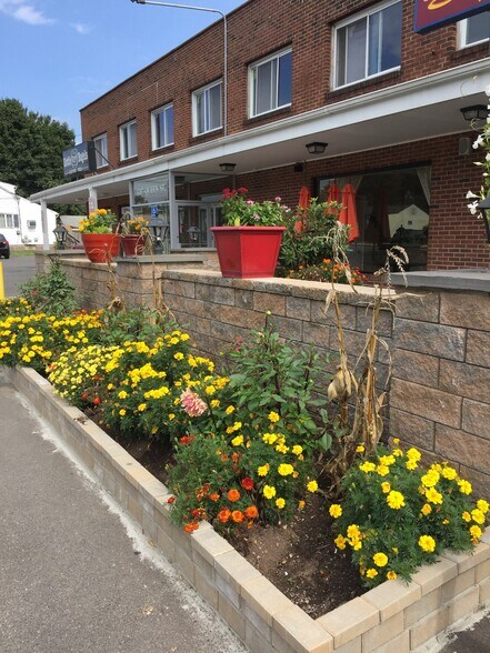 More Photos Of 1217 Queen St, Southington Unknown For Lease