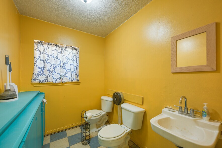 More Photos Of 400 Windy Hill School Rd, Georgetown Flex For Sale