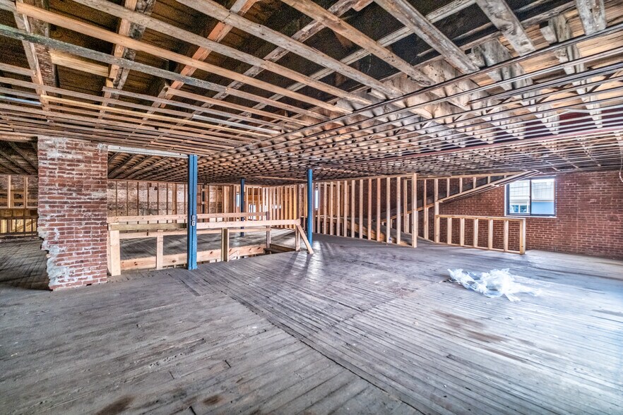 More Photos Of 177-179 N Main St, Russellville Storefront For Lease