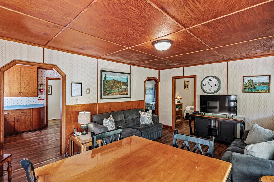 More Photos Of 11744 Galice Rd, Merlin Hotel For Sale