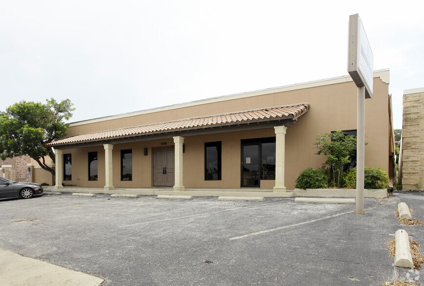 More Photos Of 318 W Nakoma St, San Antonio Light Manufacturing For Sale