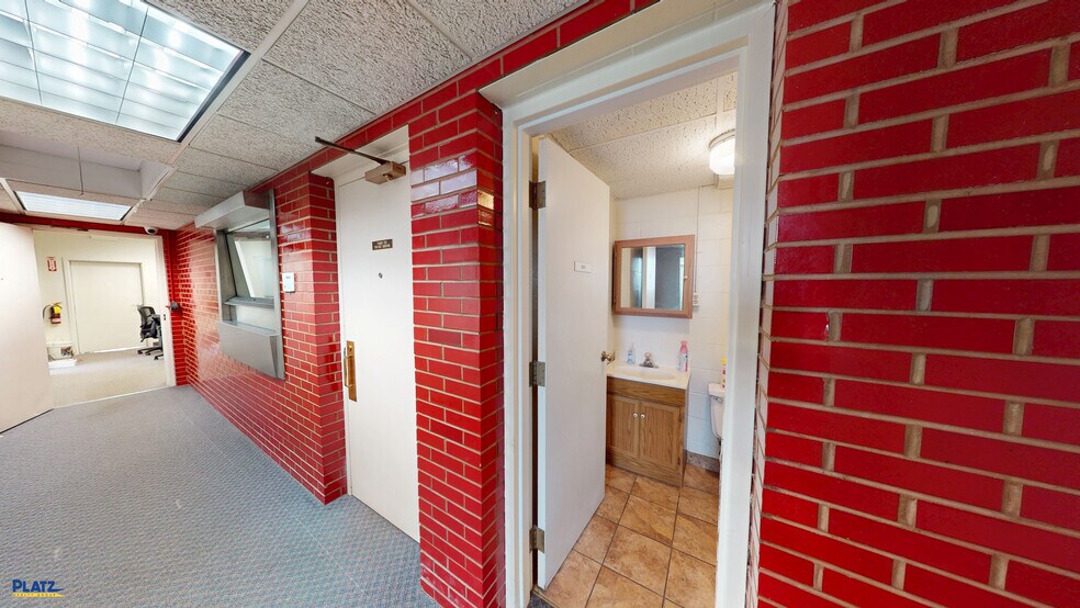 More Photos Of 5956 Market St, Youngstown Office For Sale