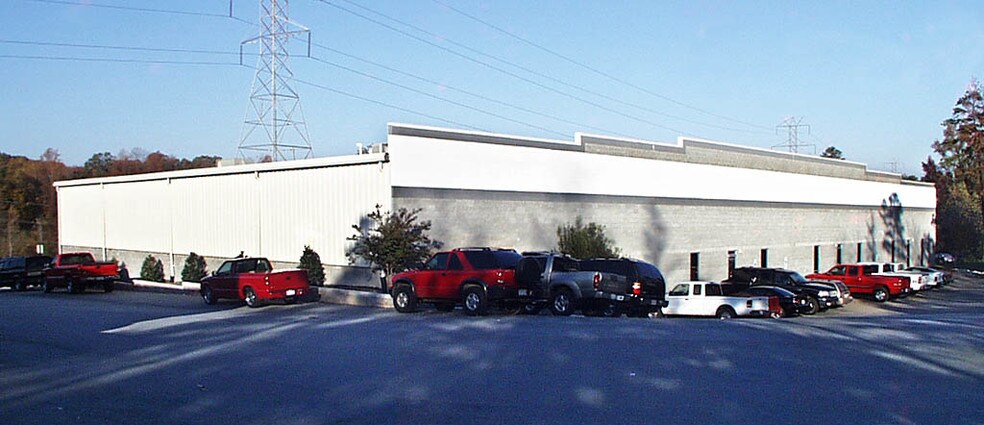 More Photos Of 128 Commercial Dr, Mooresville Warehouse For Lease