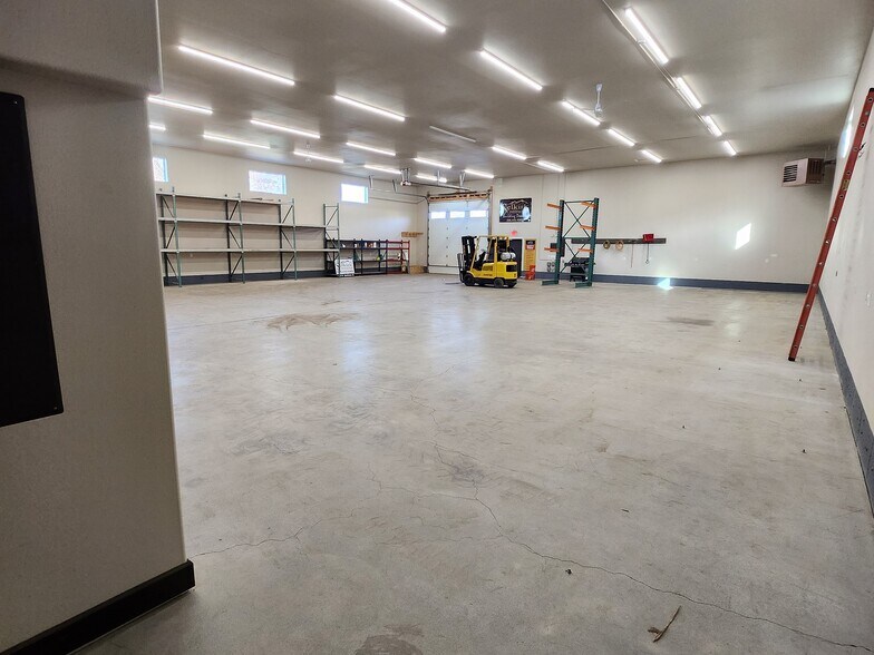 More Photos Of 10157 N Taryne St, Hayden Warehouse For Lease