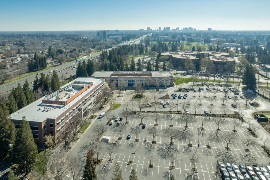 More Photos Of 2730 Gateway Oaks Dr, Sacramento Office For Lease