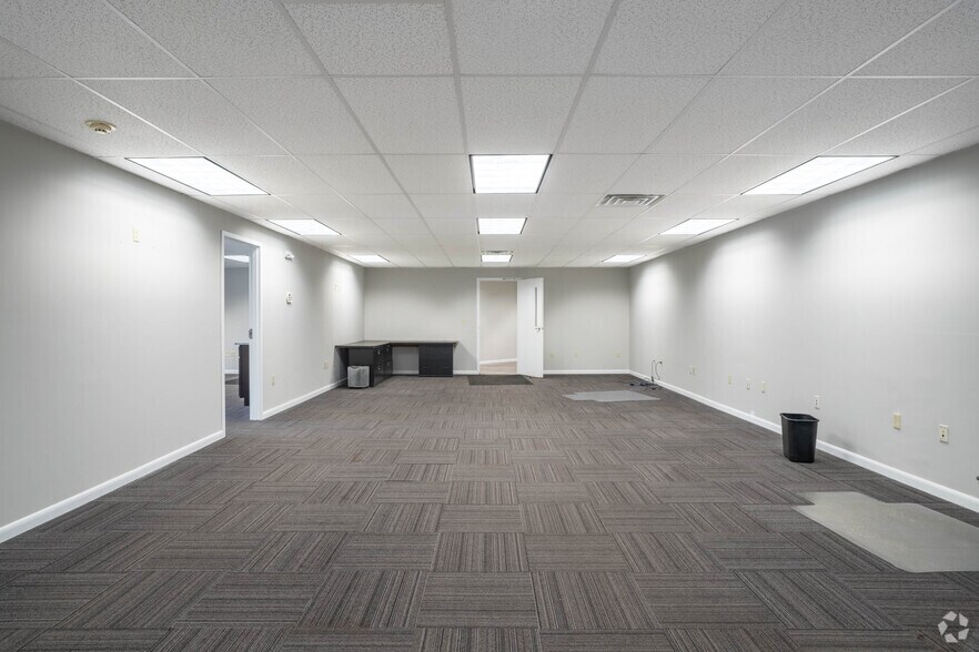 More Photos Of 612-616 Dwight St, Springfield Warehouse For Lease