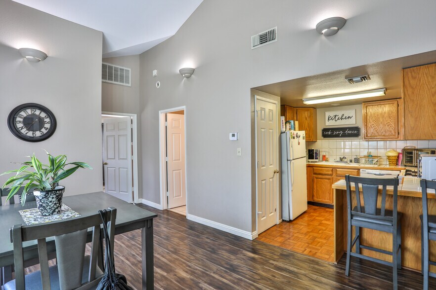 More Photos Of 306 E Foothill Blvd, Glendora Apartments For Sale
