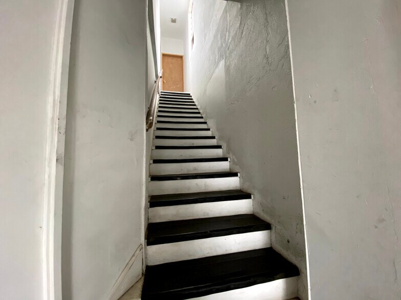 More Photos Of 333-335 Meade St, Pittsburgh Light Distribution For Lease