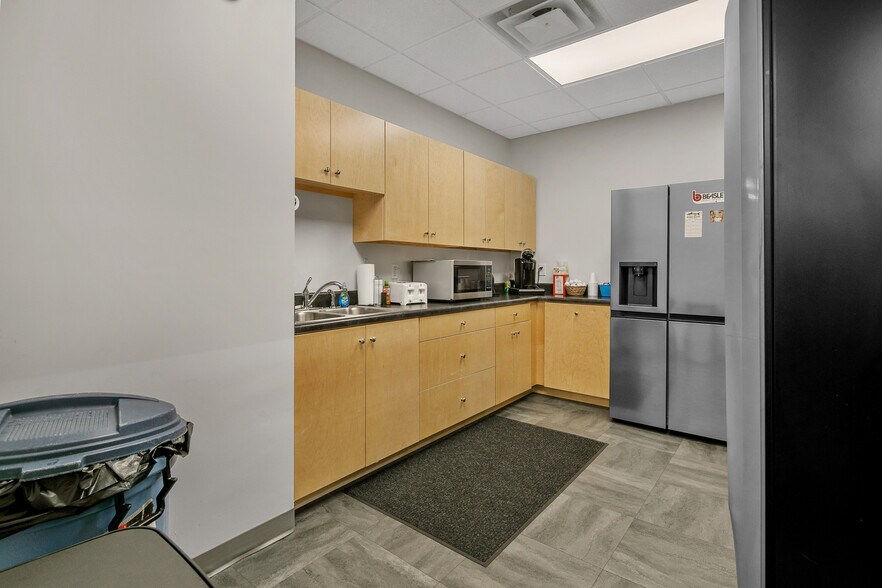 More Photos Of 1876 Bureau Dr, Fayetteville Medical For Sale