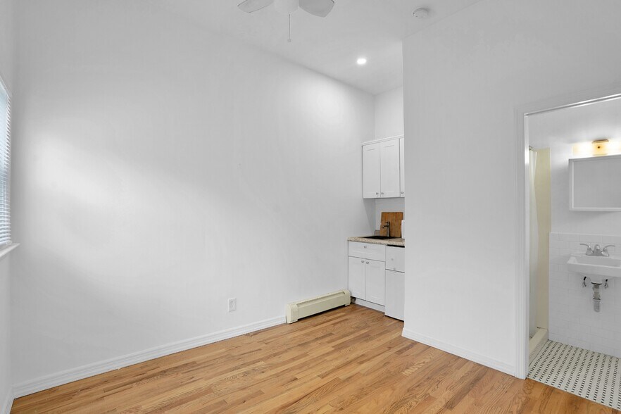 More Photos Of 87 North Rd, Hampton Bays Storefront Retail Residential For Sale