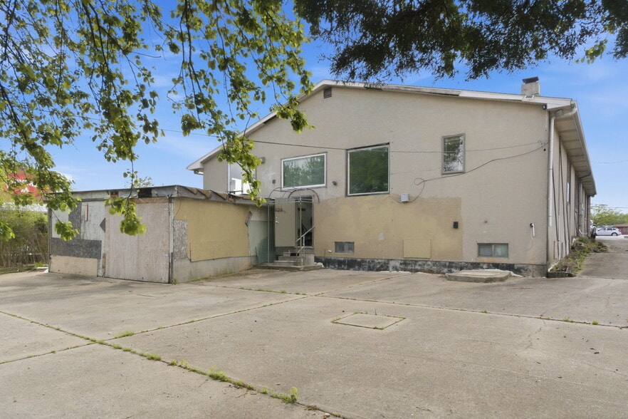 More Photos Of 2122 S Glenstone Ave, Springfield Freestanding For Sale