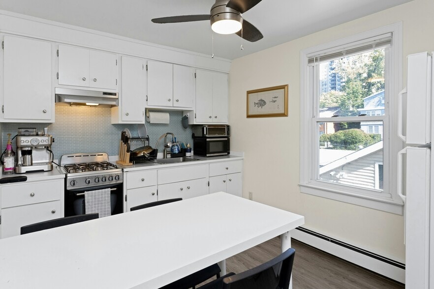 More Photos Of 45 Pleasant St, Stamford Apartments For Sale