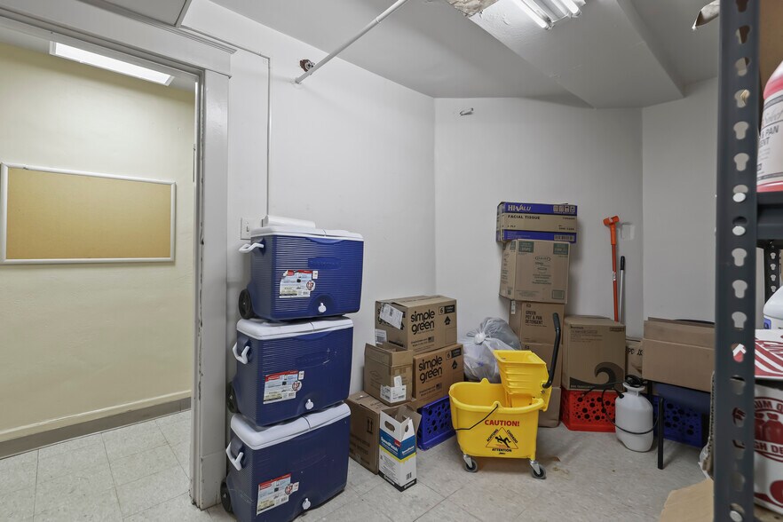 More Photos Of 1631 Main St, Niagara Falls Industrial For Sale