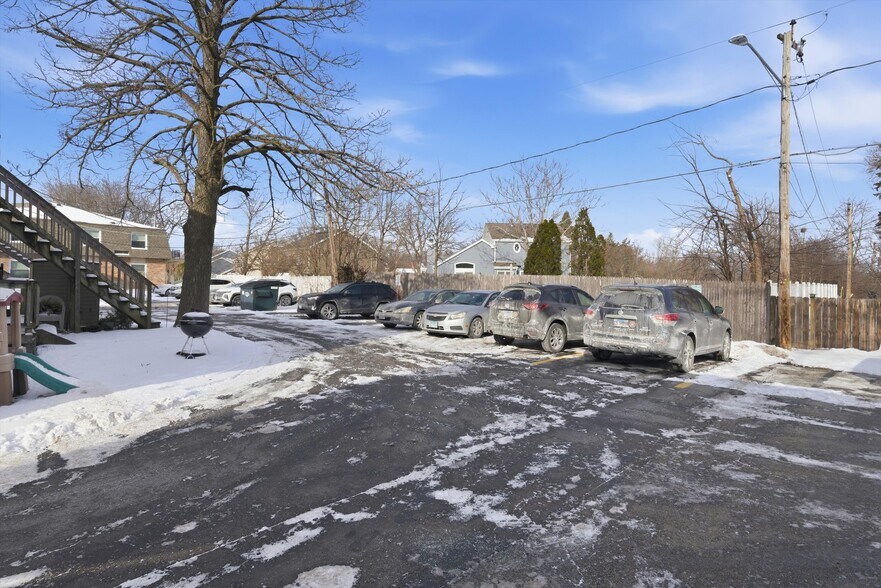 More Photos Of 630 Westmoreland Dr, Vernon Hills Apartments For Sale