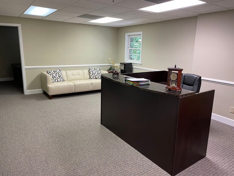 More Photos Of 1125 Cambridge Sq, Alpharetta Loft Creative Space For Sale