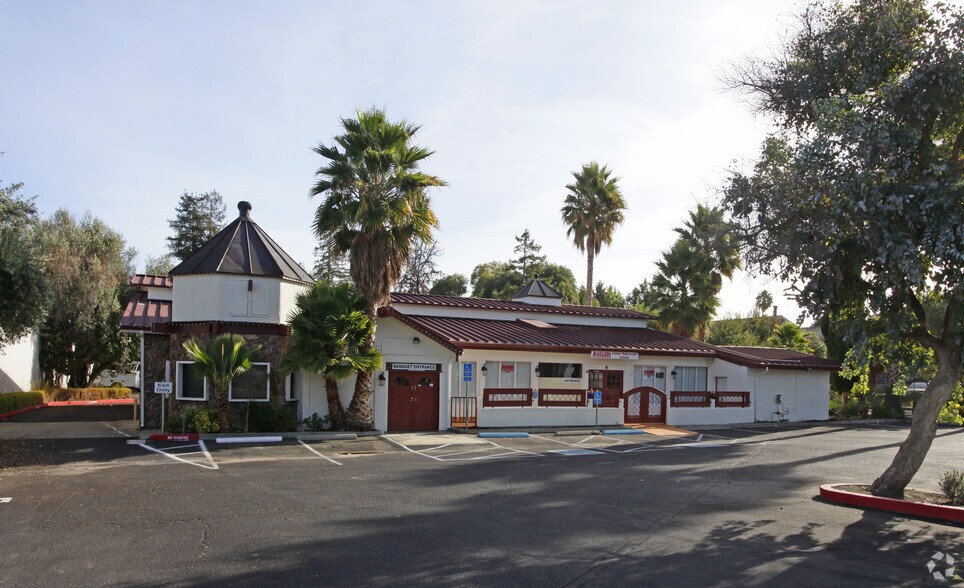 Primary Photo Of 685 E El Camino Real, Sunnyvale Restaurant For Sale