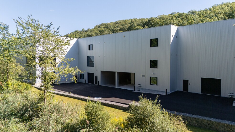 More Photos Of 241 Ethan Allen Hwy, Ridgefield Manufacturing For Lease