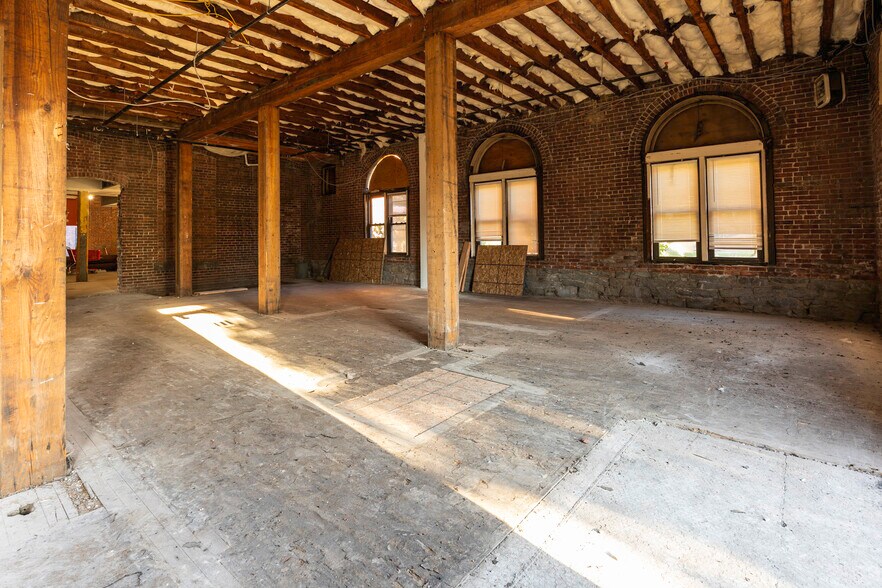 More Photos Of 153 Main St, Ansonia Warehouse For Lease