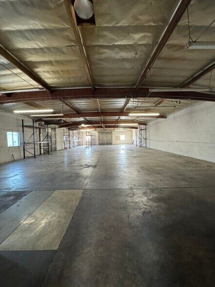 More Photos Of 948 W 9th St, Upland Warehouse For Lease