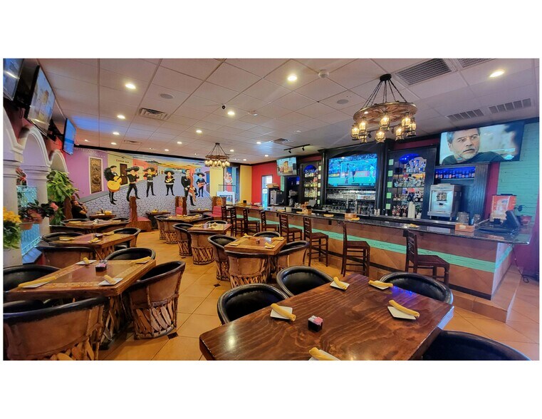 More Photos Of 12030 Wilcrest Dr, Houston Restaurant For Sale