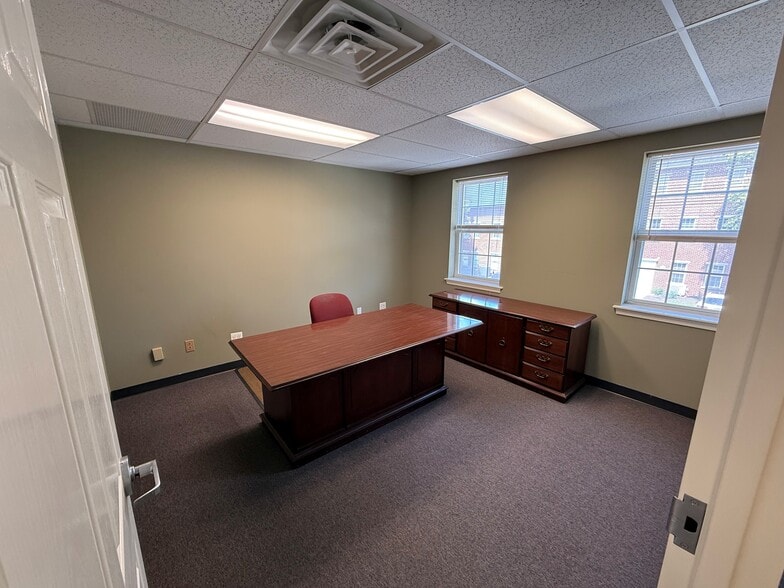 More Photos Of 11-22 Regency Plz, Glen, Glen Mills Office For Lease