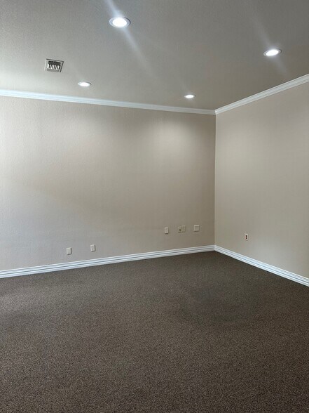 More Photos Of 7625 Bellaire Dr S, Fort Worth Office For Lease