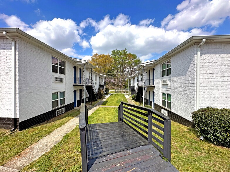 More Photos Of 969 Forest Ave, Forest Park Apartments For Sale