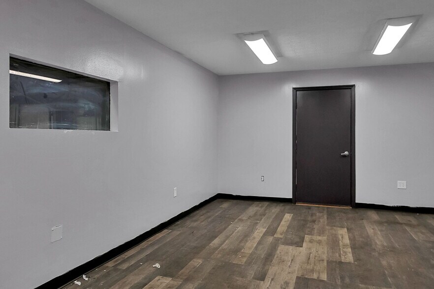 More Photos Of 10640 Lancaster Rd, Hebron Unknown For Lease