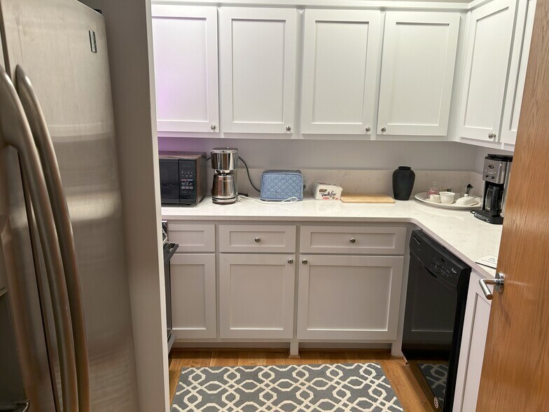 More Photos Of 2310 Peachford Rd, Atlanta Office For Sale